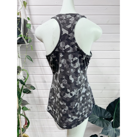 EUC | Athleta Tank Top | Size Medium | Black Gray Geometric Pattern | No Bra - Picture 3 of 11